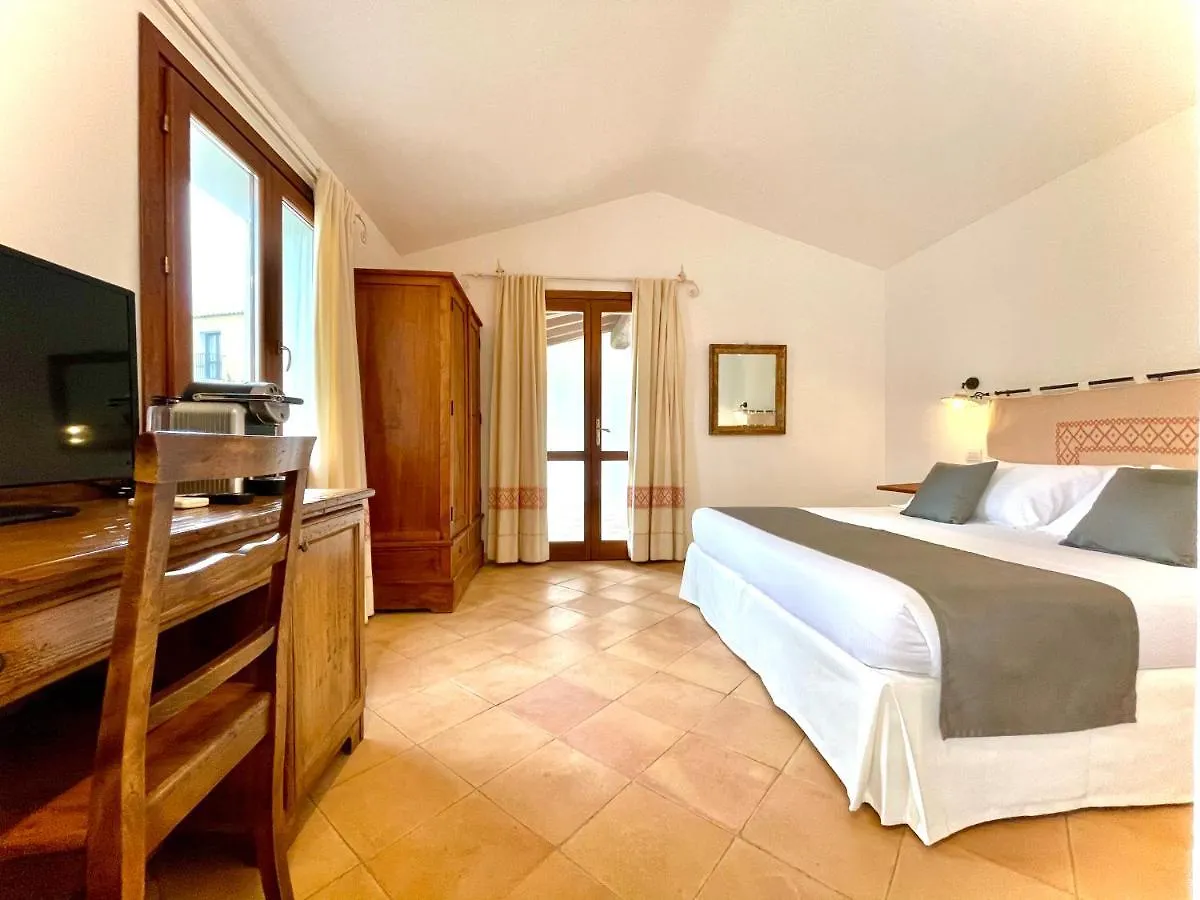 Punta D'Acu Country Resort أرتْساكينا